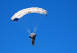 乐鱼官网介绍-“武汉马拉松赛：选手的拼搏，让赛道见证奇迹”